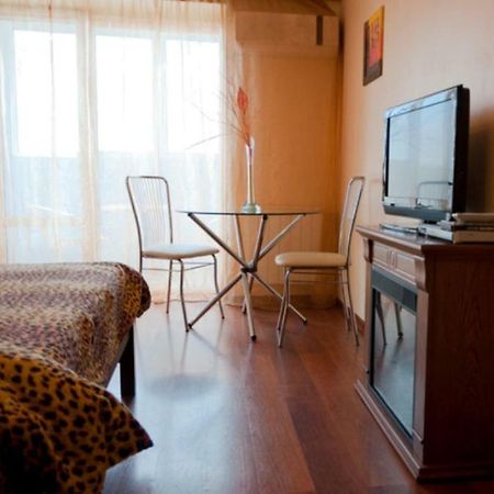 Modern Apartment With Panoramic View Near Metro 23August Kharkiv Exterior photo